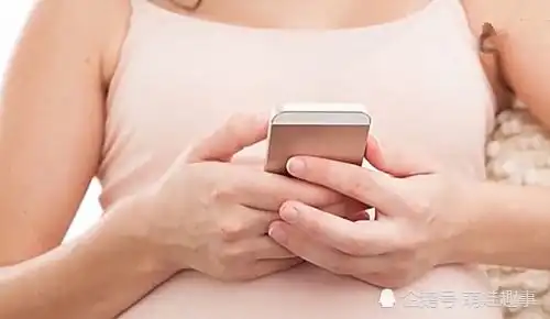 孕期熬夜玩手机,孩子出生后出现这两种毛病,看后悔不当初