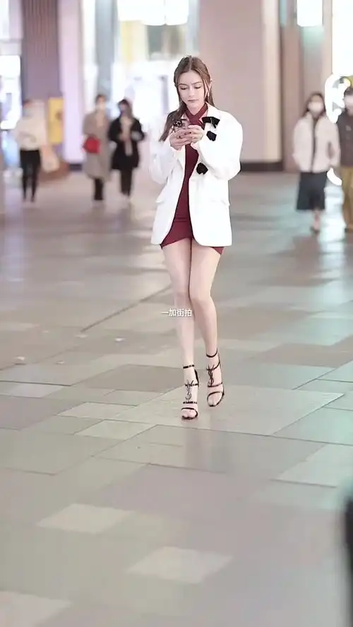 小姐姐这无处安放的大长腿美女如云街拍美女
