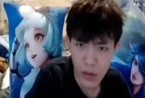  明凯上演打出翔来名场面,直播一局开炮竟当场失禁