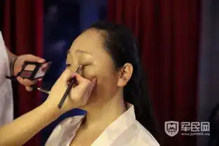  42岁女清洁工拍写真像闫妮妻子变美女丈夫做家务更卖力了