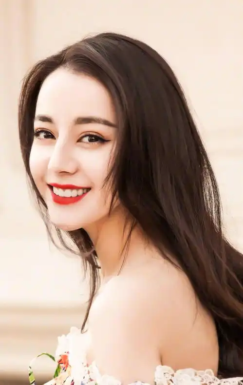  迪丽热巴的蓝宝石耳钉是什么级别的珠宝