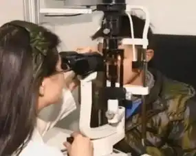  又发生熬夜看剧视网膜脱落的事例还在关灯玩手机吗