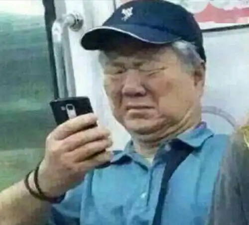  地铁老人手机表情包真人版斗图界的夕阳红,这些爷爷奶奶表情包你收藏了吗