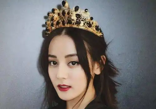  迪丽热巴在机场与粉丝相撞,迪丽热巴回话,让粉丝暖心
