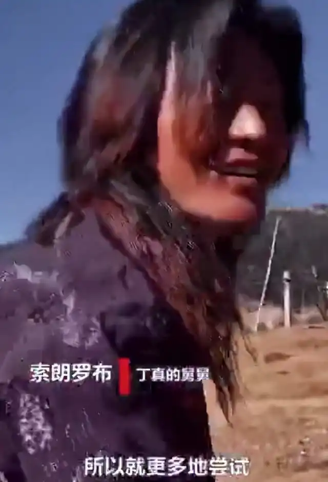  丁真被扒后开始删视频,摄像师回应有策划,选秀邀请没合同没授权