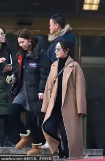  组图闫妮沈月春晚审查后离开包裹严实表情轻松