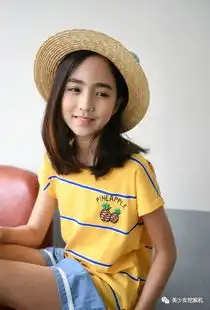  当年火爆表情包的混血小美女长大后