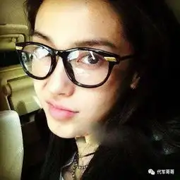  女星戴眼镜谁最酷迪丽热巴第五,赵丽颖只排第七,杨幂排第几