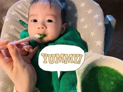  林宥嘉妻子喂儿子吃副食,酷比大眼睛灵动,表情包好可爱