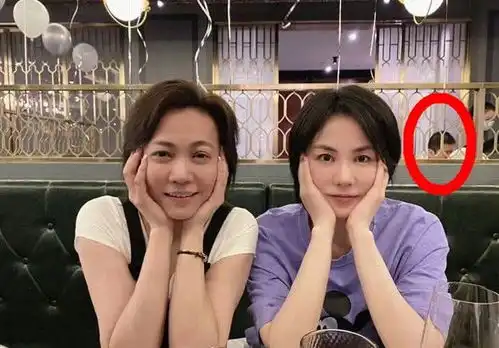  李亚鹏女友看展,男友视角美成仙女,穿紧身裙尽显细腰长腿好身材