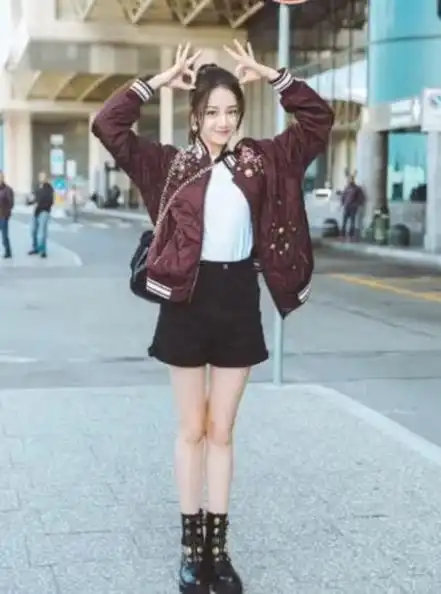  性感女神和呆萌女汉子切换,热巴有身材有颜值就是任性