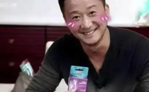  吴京参加综艺节目,行李里居然带了安全套
