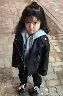  从表情包到小美女,权律二颜值开挂长大后肯定惊艳众人