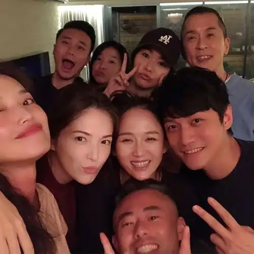  安以轩舒淇后,陈乔恩又与赵小侨聚会,姐妹淘对男友艾伦态度如何