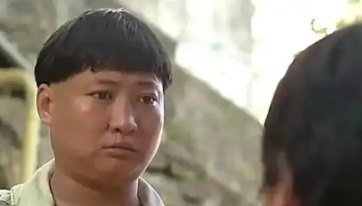  洪金宝辛酸成名史,家世显赫却沦落到戏班学戏,因变胖被师傅赶走