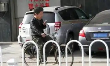  交通违法做成表情包走红网络交警蜀黍也是蛮拼的
