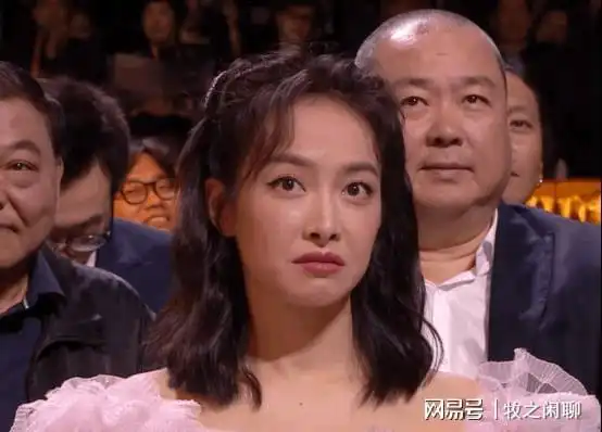  赵丽颖台上颁奖宋茜表情亮了群访赵丽颖为王一博介绍前辈好暖
