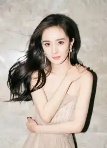  明星尴尬瞬间蒋欣挽手被拒,吴亦凡和大妈撞衫