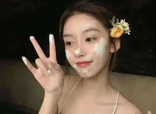  王思聪点赞半藏森林动态,五字评论引不妥,网友表情包这么重要