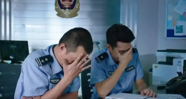  美人鱼听完邓超的一大段话,警察能憋笑到现在也是实属不容易