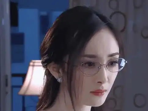  戴眼镜就不能化妆了吗眼镜妆了解一下,简单又好看