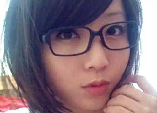 戴眼镜的女孩表情包女生