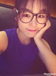  戴着眼镜好知性90年的台州女孩找孝顺男