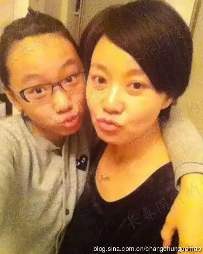  闫妮13岁女儿近照曝光大眼红唇美人胚子一枚