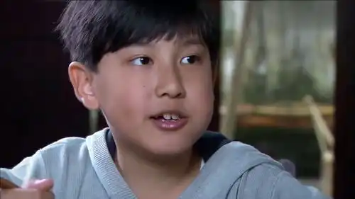  孙子一个人到乡下找爷爷,爷爷一看小表情秒懂,孩子是离家出走