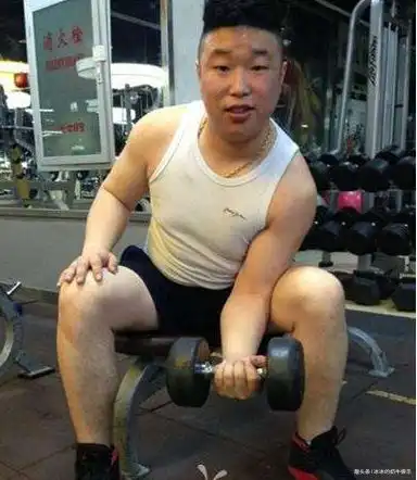  烧饼那么丑,是怎么娶到这么漂亮老婆的