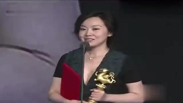  闫妮在回答观众尖锐的问题,突然感谢姚晨,把姚晨都笑失态了