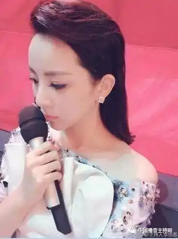  谢娜产后三个月秀马甲线,主持人为了身材有多拼