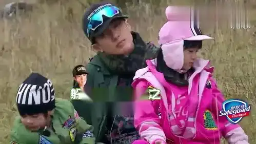  小小春给爸爸加油,这表情隔着屏幕都想亲一下