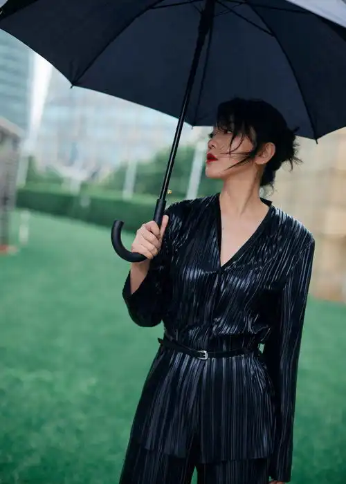 闫妮图片表情包全开