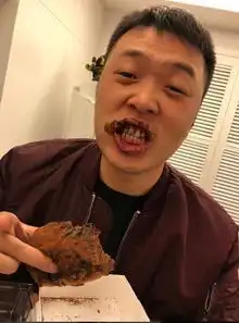  杜海涛模仿吴昕吃脏脏包遭女方吐槽,吃相露傲娇兰花指太辣眼