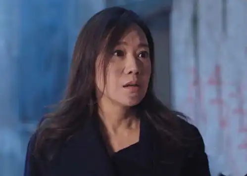  台词生硬表情夸张,50岁闫妮的演技,越来越没法看了