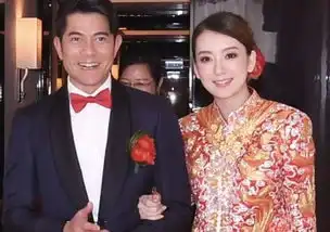  郭富城娇妻方媛,挺孕肚参加姐妹聚会,却被指大型网红撞脸现场