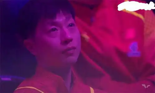  梁靖崑比樊振东靠谱讲战胜雨果原因,刘国梁祝贺,马龙表情复杂