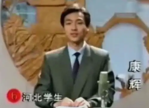  央视主持人康辉现身直播带货,身穿2000平价衣服,网友大赞接地气