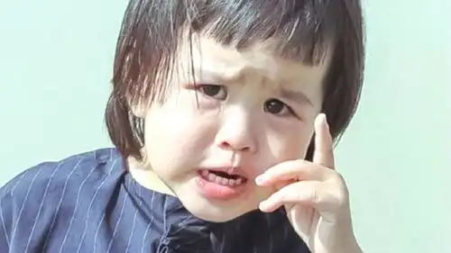 甜馨瞪人表情包女儿