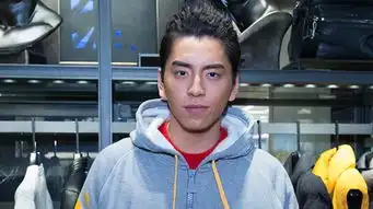  王大陆回应带坏彭昱畅,王思聪的表情包却亮了,新照笑翻网友