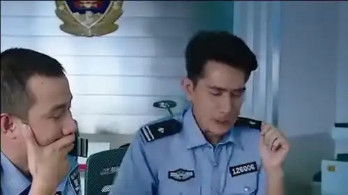  美人鱼老总报警自己看到了美人鱼,两个警察憋笑,还把锅甩给老婆