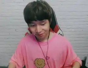 lol厂长直播寻猪节目效果爆表,半年不见明凯有偶像包袱了
