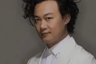  求一首歌歌词是愿意用一只黑色的铅笔画一出沉默舞台剧