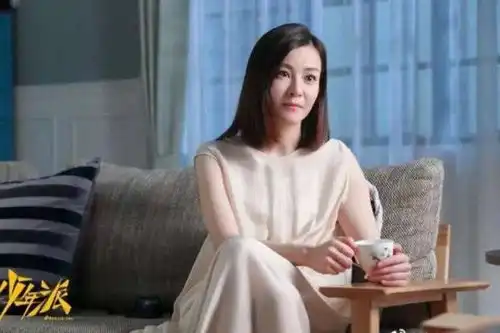  一个玻尿酸打多的女明星,今细看她的脸,即便继续拍戏也不会红了