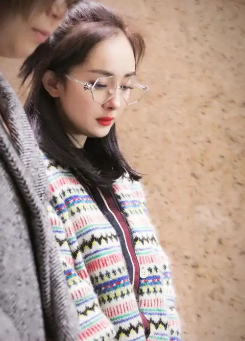 戴眼镜的女孩表情包杨幂
