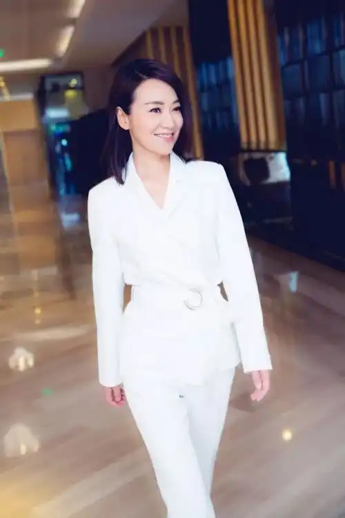  一个蜕变了的女人闫妮