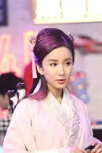  组图娄艺潇穿古装扮仙女吃起零食破功变表情包生产大户