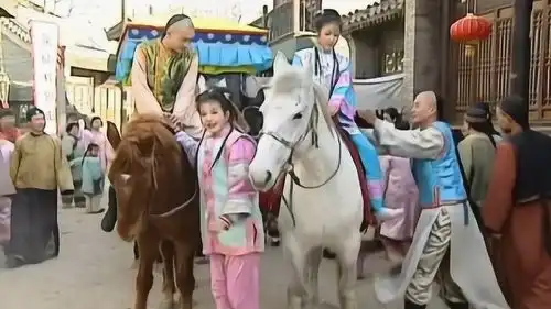  还珠谁注意到小燕子永琪,紫薇尔康骑马顺序其中大有文章