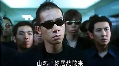  横扫香港乌鸦哥手下兄弟跟着乌鸦混,三天饿九顿